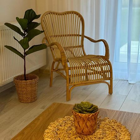 Libertatii Gardens Poolside Airport&Therme Отопени Екстериор снимка